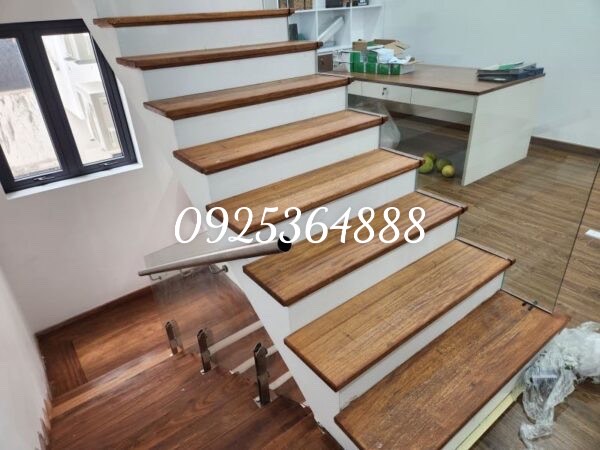 thi công bậc cầu thang nhựa giả gỗ tại Hải Phòng