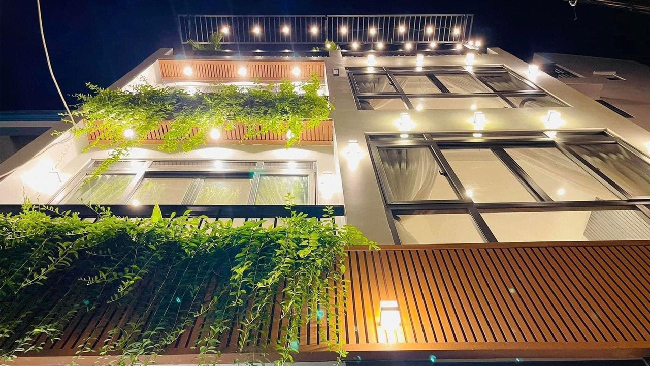 Thi công trần gỗ nhựa ngoài trời tại Ngô Quyền- Hải Phòng