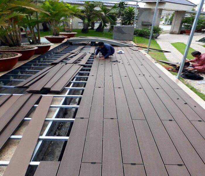 Sàn gỗ nhựa nâu đen ngoài trời tại Hải Phòng