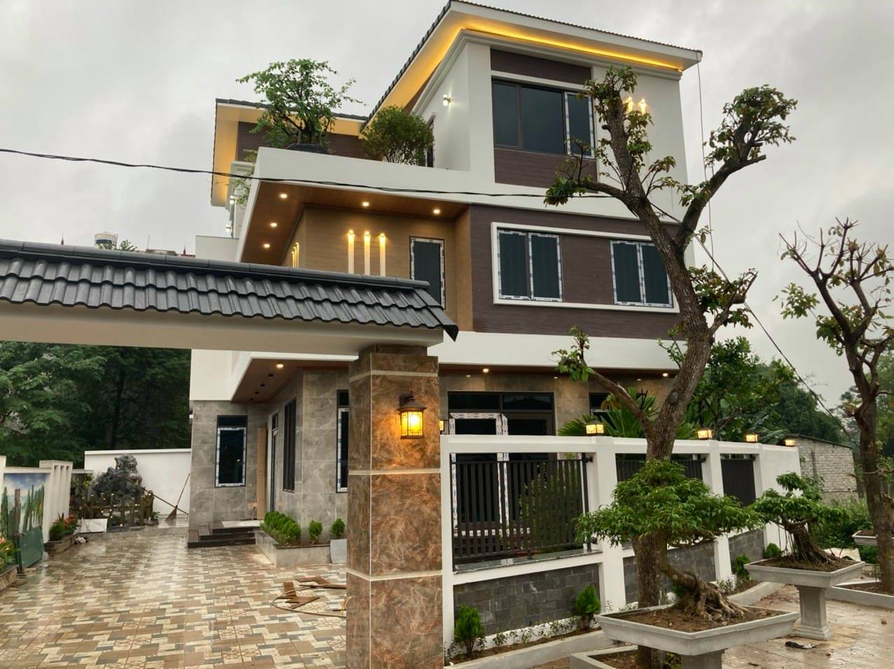 BÁN GỖ NHỰA NGOÀI TRỜI TẠI HẢI PHÒNG