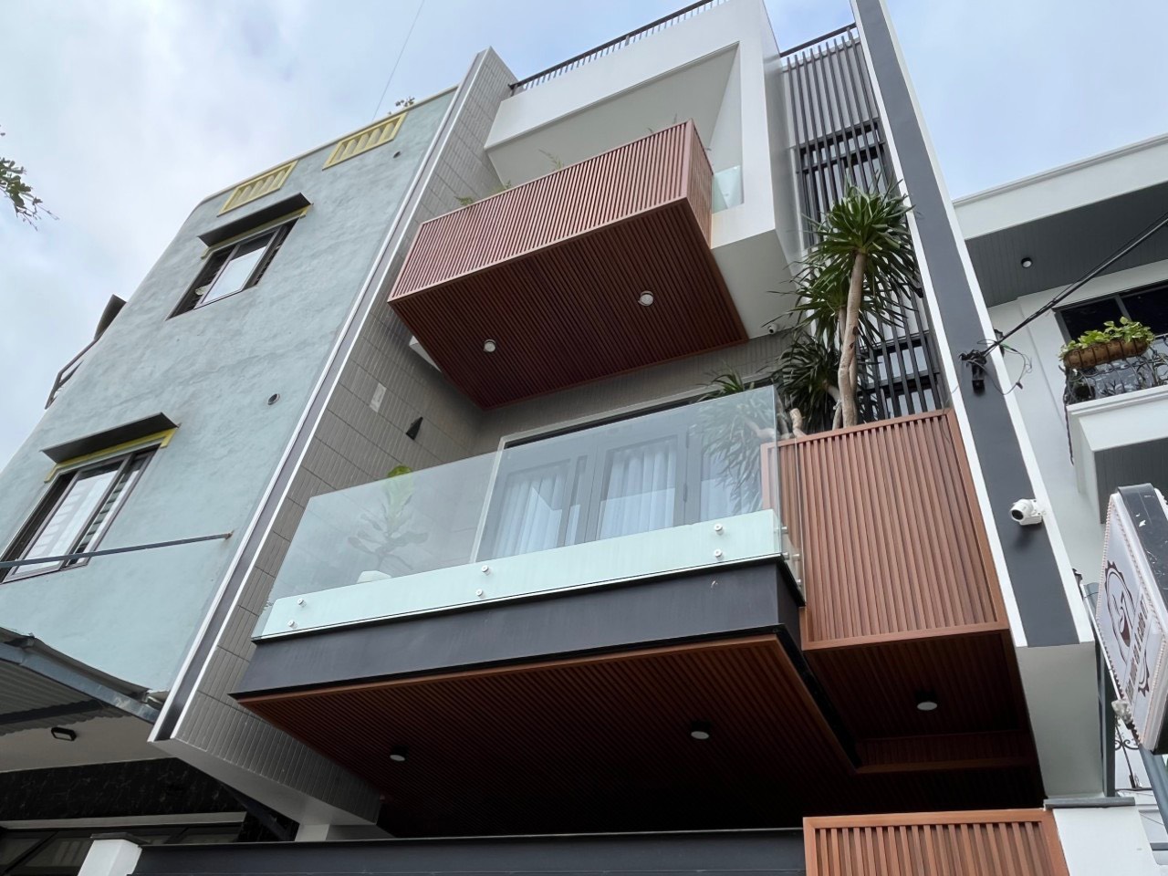 Hướng dẫn thi công trần gỗ nhựa ngoài trời tại Hải Phòng