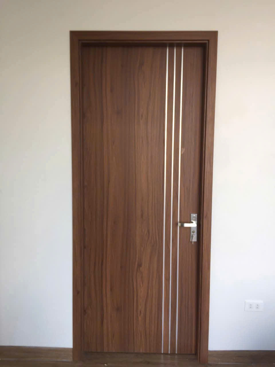 BÁO GIÁ CỬA NHỰA COMPOSITE TẠI HẢI PHÒNG